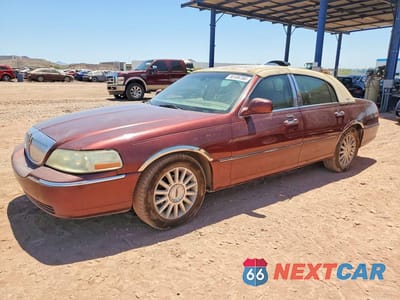 2004 LINCOLN TOWN CAR EXECUTIVE 1LNHM81W24Y665929 - główne zdjęcie licytacji z USA - miniatura