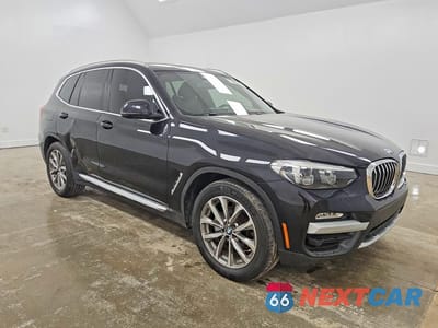 Czwarte zdjęcie samochodu z boku: 2019 BMW X3 SDRIVE30I VIN:5UXTR7C55KLF31720 - miniatura