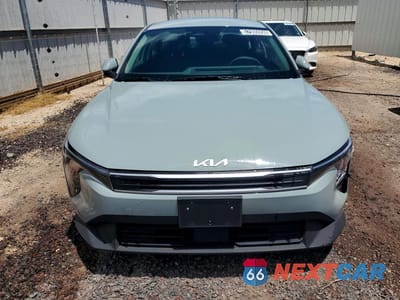 Piąte zdjęcie samochodu w środku: 2025 KIA K4 LXS VIN:3KPFT4DEXSE141747 - miniatura