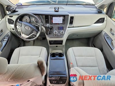 Zdjęcie 8 z 13 samochodu: 2019 TOYOTA SIENNA LE VIN:5TDKZ3DC3KS010624 - miniatura