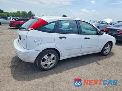 Trzecie zdjęcie samochodu z tyłu: 2005 FORD FOCUS ZX5 VIN:3FAFP37N55R107759 - miniatura