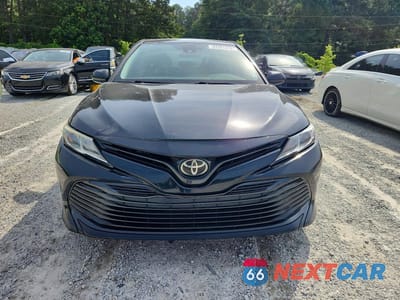 Piąte zdjęcie samochodu w środku: 2019 TOYOTA CAMRY LE VIN:4T1B11HK8KU251468 - miniatura