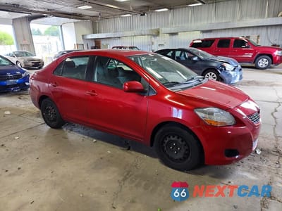 Czwarte zdjęcie samochodu z boku: 2011 TOYOTA YARIS BASE VIN:JTDBT4K3XB1405648 - miniatura