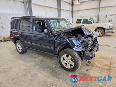 Czwarte zdjęcie samochodu z boku: 2008 JEEP COMMANDER SPORT VIN:1J8HG48K88C235745 - miniatura