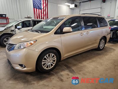 2013 TOYOTA SIENNA XLE 8-PASSENGER 5TDYK3DC2DS317591 - główne zdjęcie licytacji z USA - miniatura