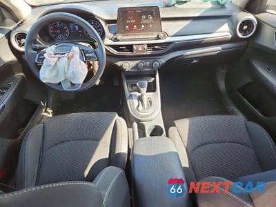 Zdjęcie 8 z 13 samochodu: 2020 KIA FORTE FE VIN:3KPF24AD5LE174199 - miniatura