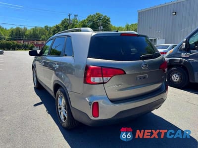Drugie zdjęcie samochodu z przodu: 2015 KIA SORENTO LX VIN:5XYKTCA67FG652623 - miniatura