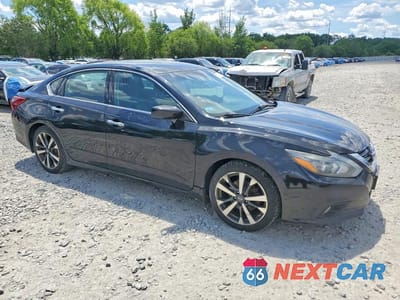 Czwarte zdjęcie samochodu z boku: 2017 NISSAN ALTIMA 2.5 SR VIN:1N4AL3AP1HC204962 - miniatura