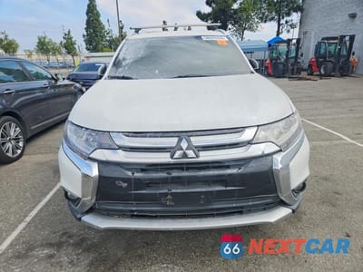Piąte zdjęcie samochodu w środku: 2018 MITSUBISHI OUTLANDER SE VIN:JA4AD3A36JZ004788 - miniatura