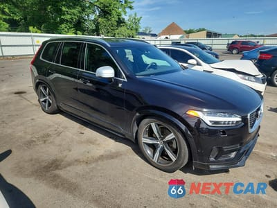 Czwarte zdjęcie samochodu z boku: 2017 VOLVO XC90 T6 VIN:YV4A22PM5H1136808 - miniatura