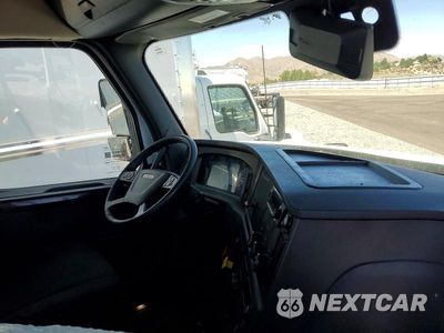 Piąte zdjęcie samochodu w środku: 2023 FREIGHTLINER CASCADIA 126 SEMI TRUCK VIN:3AKJHLDV6PDNZ1952 - miniatura