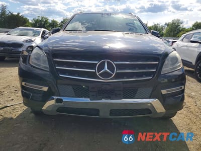 Piąte zdjęcie samochodu w środku: 2015 MERCEDES-BENZ ML 350 4MATIC VIN:4JGDA5HB8FA445344 - miniatura
