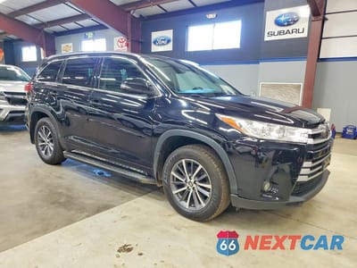 Czwarte zdjęcie samochodu z boku: 2017 TOYOTA HIGHLANDER XLE VIN:5TDJZRFH0HS455564 - miniatura