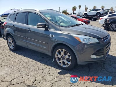 Czwarte zdjęcie samochodu z boku: 2015 FORD ESCAPE TITANIUM VIN:1FMCU9JX8FUA08815 - miniatura