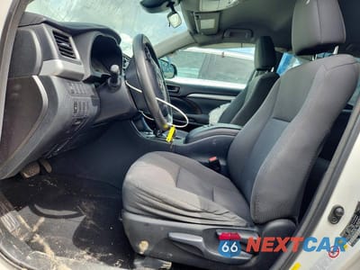Zdjęcie 7 z 13 samochodu: 2018 TOYOTA HIGHLANDER LE VIN:5TDZZRFH9JS235123 - miniatura