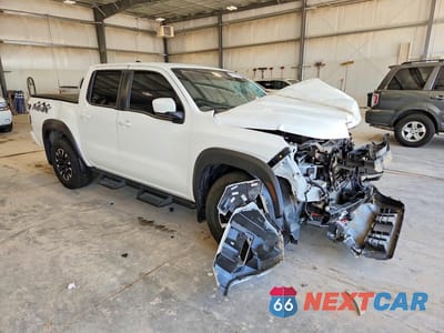 Czwarte zdjęcie samochodu z boku: 2023 NISSAN FRONTIER PRO-4X VIN:1N6ED1EK3PN665558 - miniatura