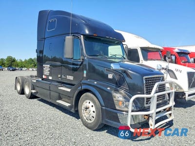 2008 VOLVO VN VNL 4V4NC9EJ48N262142 - główne zdjęcie licytacji z USA - miniatura