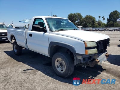 Czwarte zdjęcie samochodu z boku: 2004 CHEVROLET SILVERADO C2500 HEAVY DUTY VIN:1GBHC24UX4E175162 - miniatura