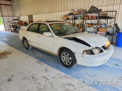 Czwarte zdjęcie samochodu z boku: 1998 MAZDA 626 DX VIN:1YVGF22C2W5755124 - miniatura