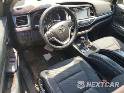 Zdjęcie 8 z 13 samochodu: 2017 TOYOTA HIGHLANDER LE PLUS VIN:5TDBZRFH2HS378555 - miniatura