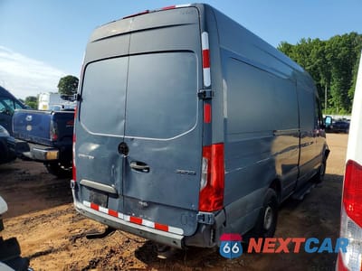 Trzecie zdjęcie samochodu z tyłu: 2019 MERCEDES BENZ SPRINTER 2500 DELIVERY VAN VIN:WD4PF1CD9KP129209 - miniatura