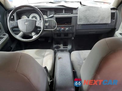 Zdjęcie 8 z 12 samochodu: 2008 DODGE DAKOTA SXT VIN:1D7HE38K38S525393 - miniatura