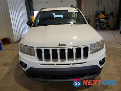 Piąte zdjęcie samochodu w środku: 2011 JEEP COMPASS SPORT VIN:1J4NF1FBXBD278624 - miniatura