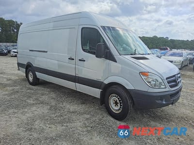 Czwarte zdjęcie samochodu z boku: 2012 MERCEDES BENZ SPRINTER 2500 DELIVERY VAN VIN:WD3PE8CB0C5674629 - miniatura