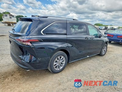 Trzecie zdjęcie samochodu z tyłu: 2026 TOYOTA SIENNA XLE 8-PASSENGER VIN:5TDYRKEC0TS307953 - miniatura