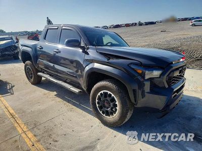 Czwarte zdjęcie samochodu z boku: 2026 TOYOTA TACOMA TRD OFF-ROAD VIN:3TMLB5JN7TM214015 - miniatura