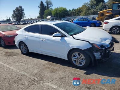 Czwarte zdjęcie samochodu z boku: 2019 HYUNDAI ELANTRA VALUE EDITION VIN:5NPD84LF0KH423703 - miniatura