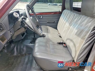 Zdjęcie 7 z 13 samochodu: 1987 TOYOTA PICKUP BASE VIN:JT4RN50R1H0227519 - miniatura