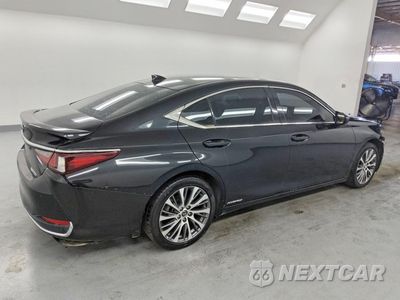 Trzecie zdjęcie samochodu z tyłu: 2021 LEXUS ES 300H VIN:58ADA1C18MU003465 - miniatura