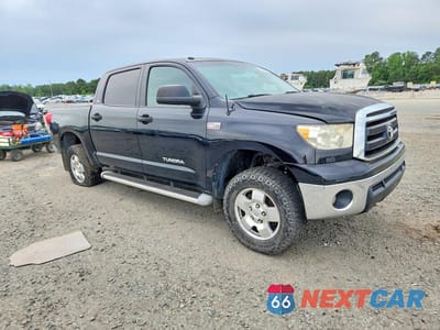 Czwarte zdjęcie samochodu z boku: 2010 TOYOTA TUNDRA CREWMAX SR5 VIN:5TFEY5F1XAX077818 - miniatura