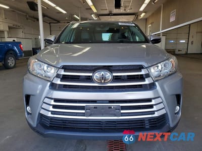 Piąte zdjęcie samochodu w środku: 2017 TOYOTA HIGHLANDER XLE VIN:5TDJZRFH5HS470111 - miniatura