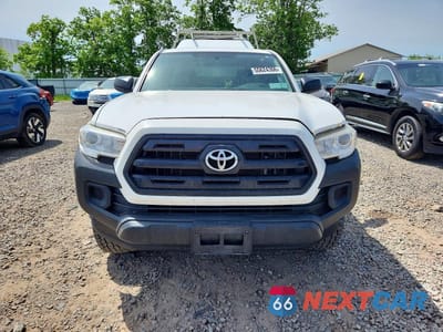 Piąte zdjęcie samochodu w środku: 2017 TOYOTA TACOMA SR VIN:5TFSX5EN9HX047570 - miniatura