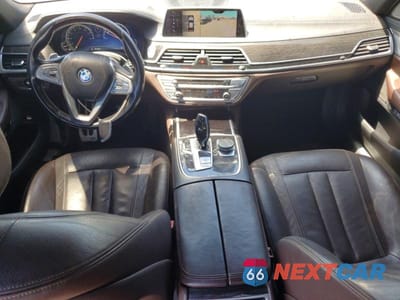 Zdjęcie 8 z 12 samochodu: 2018 BMW 740 I VIN:WBA7E2C53JG741932 - miniatura
