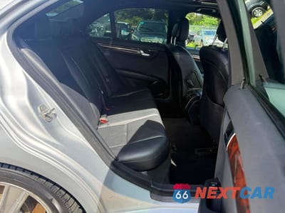Zdjęcie 6 z 13 samochodu: 2010 MERCEDES-BENZ C 300 4MATIC VIN:WDDGF8BB9AR111417 - miniatura