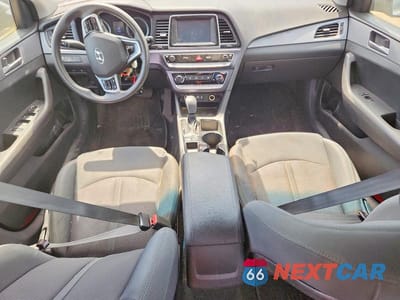 Zdjęcie 8 z 12 samochodu: 2019 HYUNDAI SONATA SE VIN:5NPE24AF3KH762092 - miniatura