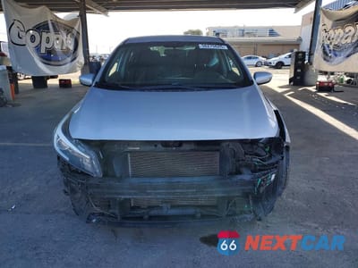 Piąte zdjęcie samochodu w środku: 2018 KIA FORTE LX VIN:3KPFK4A75JE208066 - miniatura