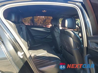 Zdjęcie 10 z 13 samochodu: 2018 BMW M550XI VIN:WBAJB9C59JB036105 - miniatura