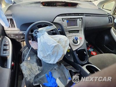 Zdjęcie 8 z 12 samochodu: 2014 TOYOTA PRIUS THREE VIN:JTDKN3DU2E0390521 - miniatura