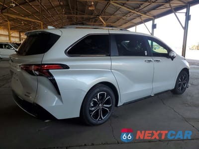 Trzecie zdjęcie samochodu z tyłu: 2026 TOYOTA SIENNA PLATINUM 7-PASSENGER VIN:5TDESKFC3TS251125 - miniatura