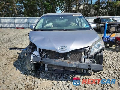 Piąte zdjęcie samochodu w środku: 2012 TOYOTA SIENNA XLE 8-PASSENGER VIN:5TDYK3DC8CS190862 - miniatura