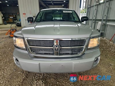 Piąte zdjęcie samochodu w środku: 2011 DODGE DAKOTA LARAMIE VIN:1D7RW5GP6BS633959 - miniatura