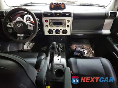 Zdjęcie 8 z 13 samochodu: 2014 TOYOTA FJ CRUISER BASE VIN:JTEBU4BF4EK187563 - miniatura