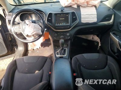Zdjęcie 8 z 13 samochodu: 2017 JEEP CHEROKEE LATITUDE VIN:1C4PJLCB4HW573325 - miniatura