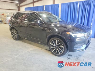 Czwarte zdjęcie samochodu z boku: 2020 VOLVO XC90 T6 MOMENTUM VIN:YV4A22PK1L1596118 - miniatura