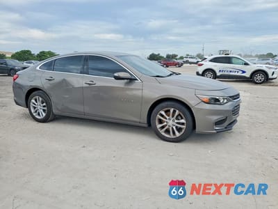 Czwarte zdjęcie samochodu z boku: 2018 CHEVROLET MALIBU LT VIN:1G1ZD5ST1JF155812 - miniatura