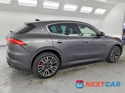 Trzecie zdjęcie samochodu z tyłu: 2023 MASERATI GRECALE GT VIN:ZN682AVA3P7418279 - miniatura